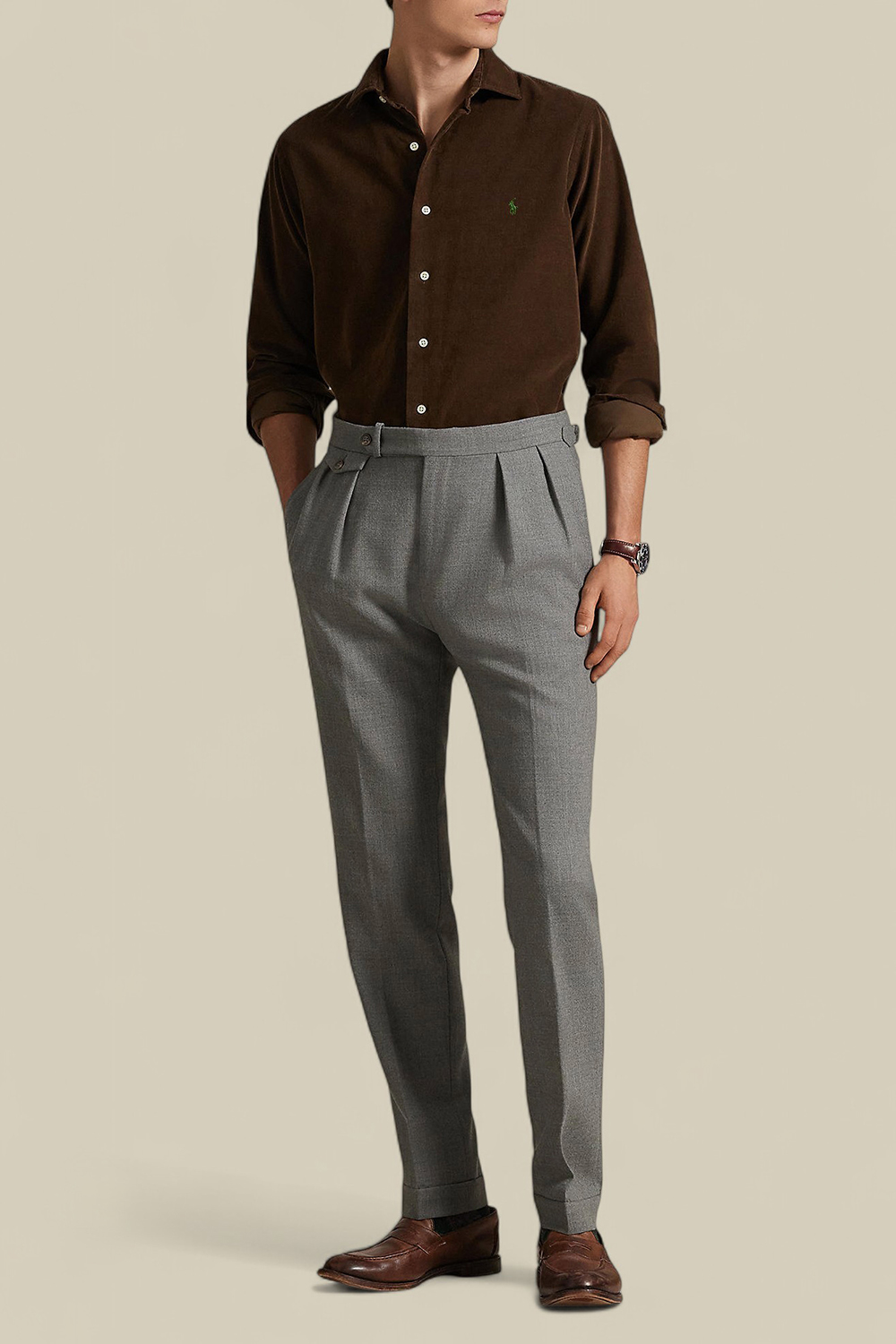 תמונת כל הלוק של חולצה מכופתרת